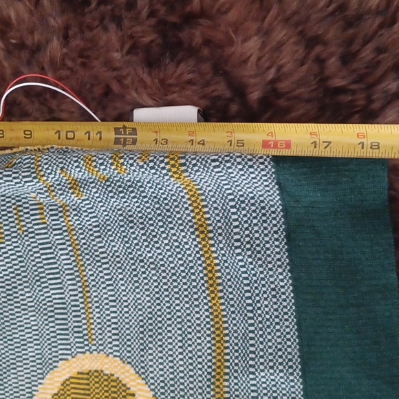 Size Large Green Bay Packers Light Up Sweater. NFL TEAM APPAREL - Picture 11 of 11